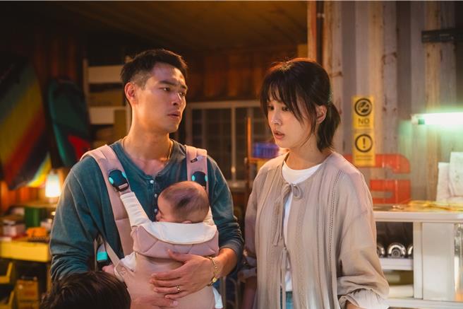 杨佑寧（左）与曾沛慈戏中擦出精彩火花。（鹿路电影提供）