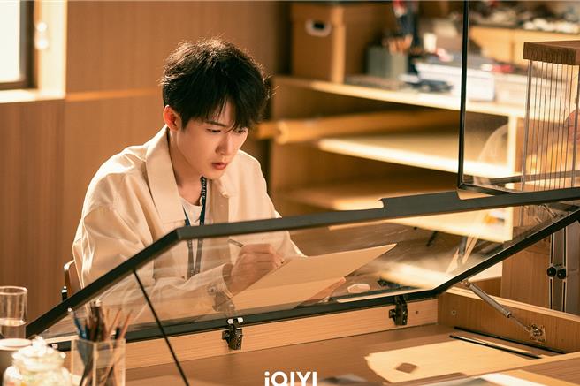 《猎罪图鉴2》檀健次饰演模拟画像师「沈翊」。（iQIYI爱奇艺国际版提供）