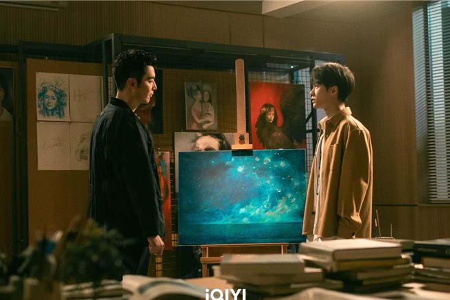檀健次（右）在《猎罪图鉴2》跟金世佳再度联手破疑案。（iQIYI爱奇艺国际版提供）