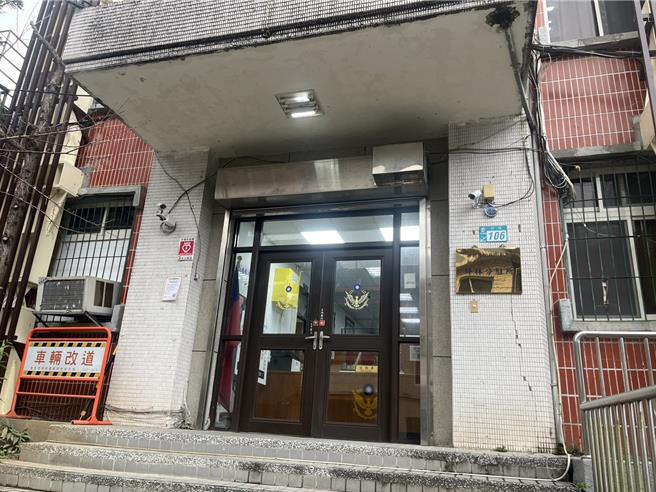 新北市坪林區12日上午一名9個月大的男嬰晚間在27歲高姓母親陪伴下入睡，想不到高母起床後突然發現孩子沒了呼吸心跳，遂報警求助送醫搶救。（新店警分局提供）