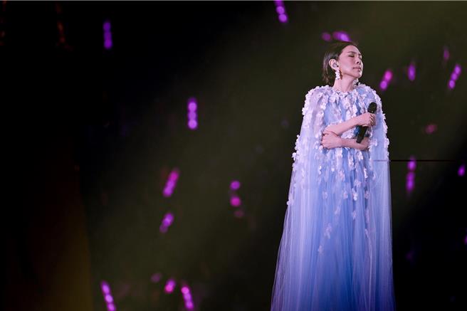 张清芳推出单曲〈无价至宝〉，于12月13日数位上架。（环球音乐提供）