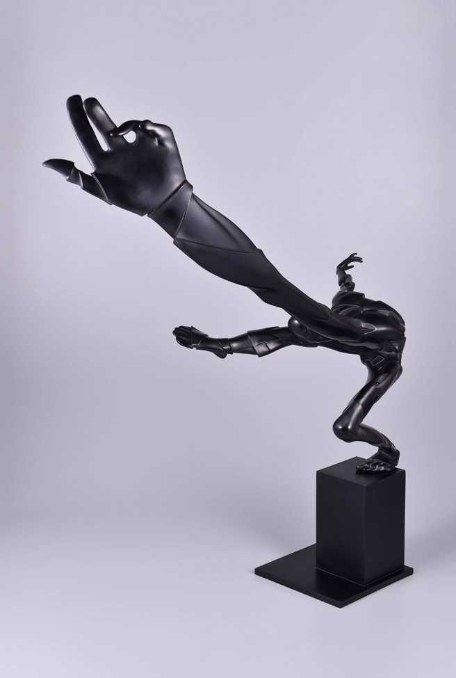 王寻｜触及 2｜2024｜铜、铁底座 Bronze, Iron Base｜L68 x D29 x H76 cm(3)。(大河美术提供)