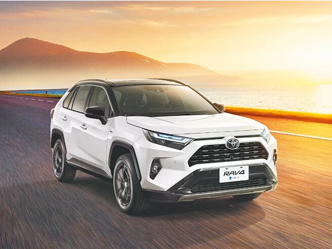 RAV4曜黑魅影版提供铂钻白、星钻银、石漠蓝、云河灰四车色。图／业者提供