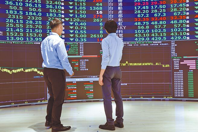 近期多檔月配息ETF自12月以来皆呈现净赎回，投信法人观察发现，资金已分批流入季配元老ETF。图／本报资料照片