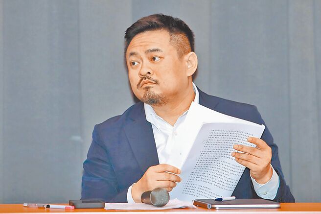 前劳动部长何佩珊处理职场霸凌案遭炮轰而请辞，行政院宣布由民进党不分区立委洪申翰继任。（图／本报系资料照）