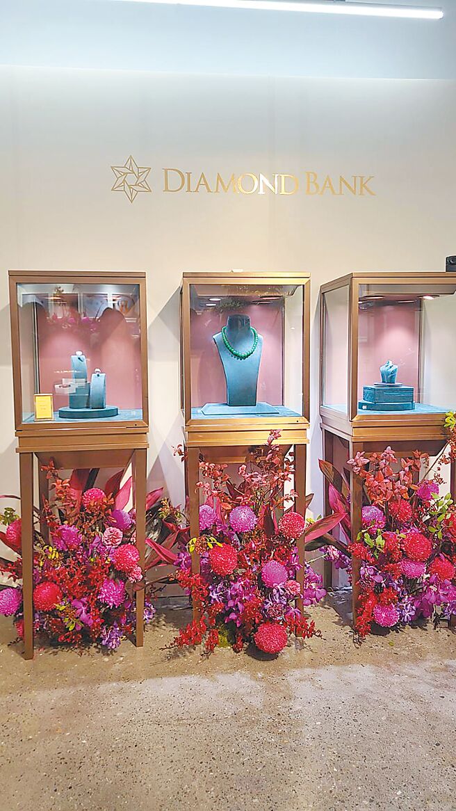 斐儷珠寶十年前轉型成立DIAMOND BANK，即起在天母丁丁藝術空間舉辦回顧展。（陶福媛攝）