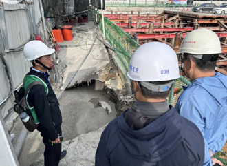高雄左营新建案路面下陷！建商灌浆补救 工务局勒令停工