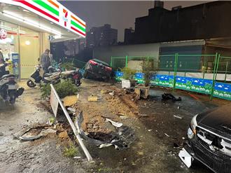 中壢女加速左轉猛撞5車！衝進施工圍籬 現場慘況曝光