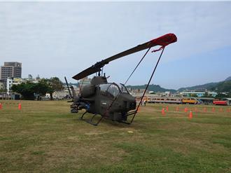 哈玛星震撼场面！国军攻击直升机降落 居民喊「第一次看到」