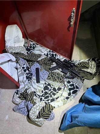 網購槍枝改造「衝鋒槍」 男藏社區消防箱！鄰居發現嚇壞報警