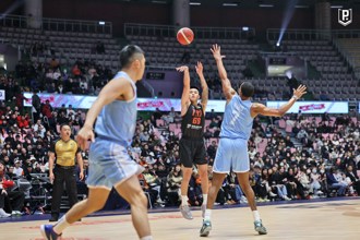 PLG》卢峻翔携手琼斯飙分 领航猿捍卫主场击退富邦勇士