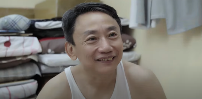 秦偉客串台中監獄拍攝的微電影《記憶中的味道》。（翻攝自YT台中監獄培德影音小組）