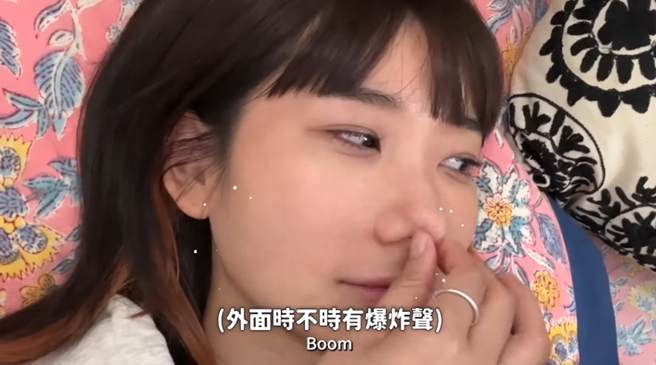 爱莉莎莎到印度德里第一天就哭了。（图／翻摄自爱莉莎莎 Alisasa Youtube）