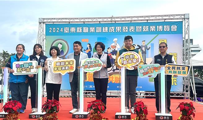 台东县职业训练成果发表暨就业博览会14日在南京路广场登场。（蔡旻妤摄）