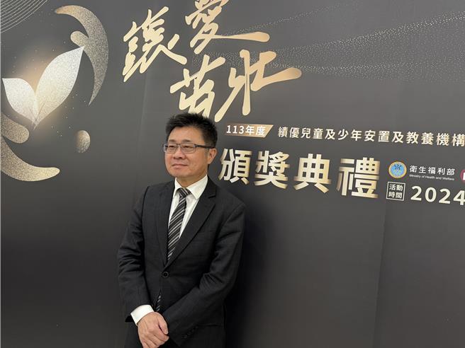 卫福部次长吕建德今天出席「113年绩优儿童及少年安置及教养机构及专业人员颁奖典礼」受访。（王家瑜摄）