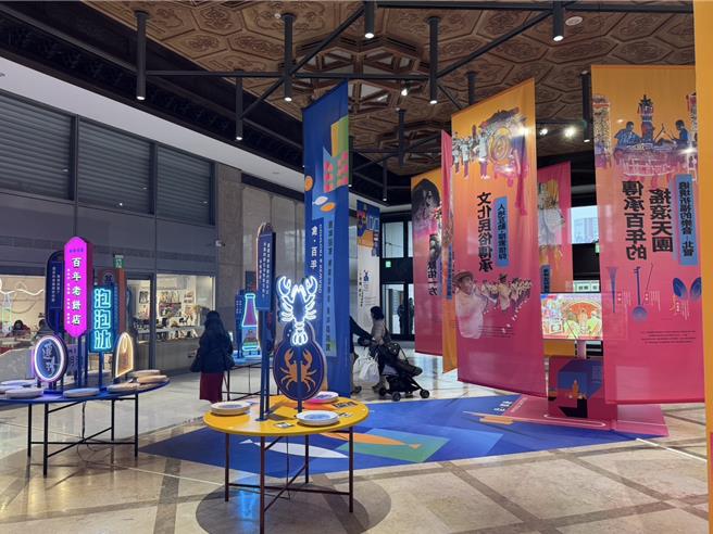 为庆祝基隆设市满百年，基隆市文化观光局于基隆美术馆规画「百尺竿头　迎缤万千」基隆百年特展，展期自14日至明年1月19日止。（徐佑升摄）