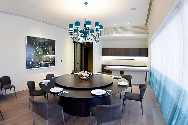 台中〈山与〉中餐廳有10間包廂，最小的可接待最少2人，最大的可接待20人。圖／姚舜