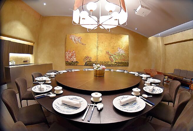 台中〈山与〉中餐廳為一獨棟式全包廂餐廳，2層樓共有10間包廂。圖／姚舜