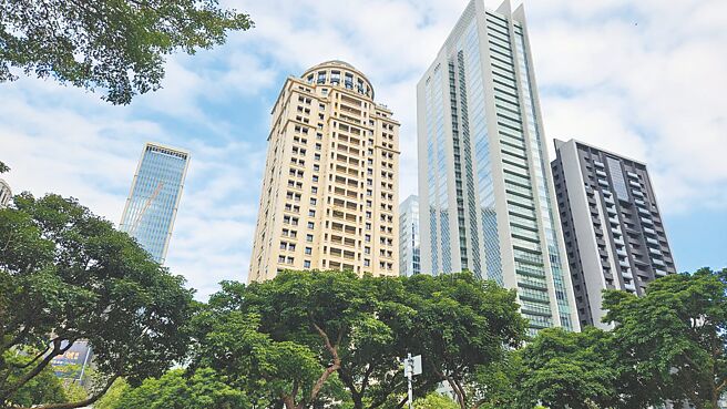 打房一波波，「品牌」加「地段」成建案逆勢闖出一番天地的重要利基。（王莫昀攝）