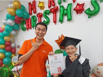 弘道行動小學堂畢業典禮 86歲阿嬤穿學士服撥穗笑呵呵