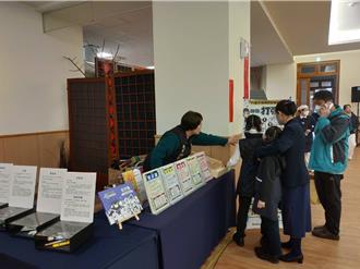 八德警方攜手靜思堂 歲末祝福不忘反詐識毒