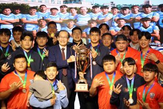 台北元坤勇奪企業聯賽三連霸 杜元坤領隊霸氣加碼獎金全隊嗨翻天