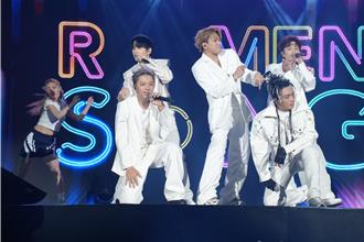 新北耶誕城演唱會吸40萬人朝聖！Energy化身白馬王子狂炸16蹲