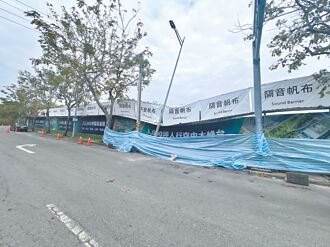 高雄 建案滲砂致路面下陷 緊急回填