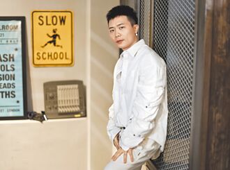 蕭秉治好歌不斷 謝女友8年引航