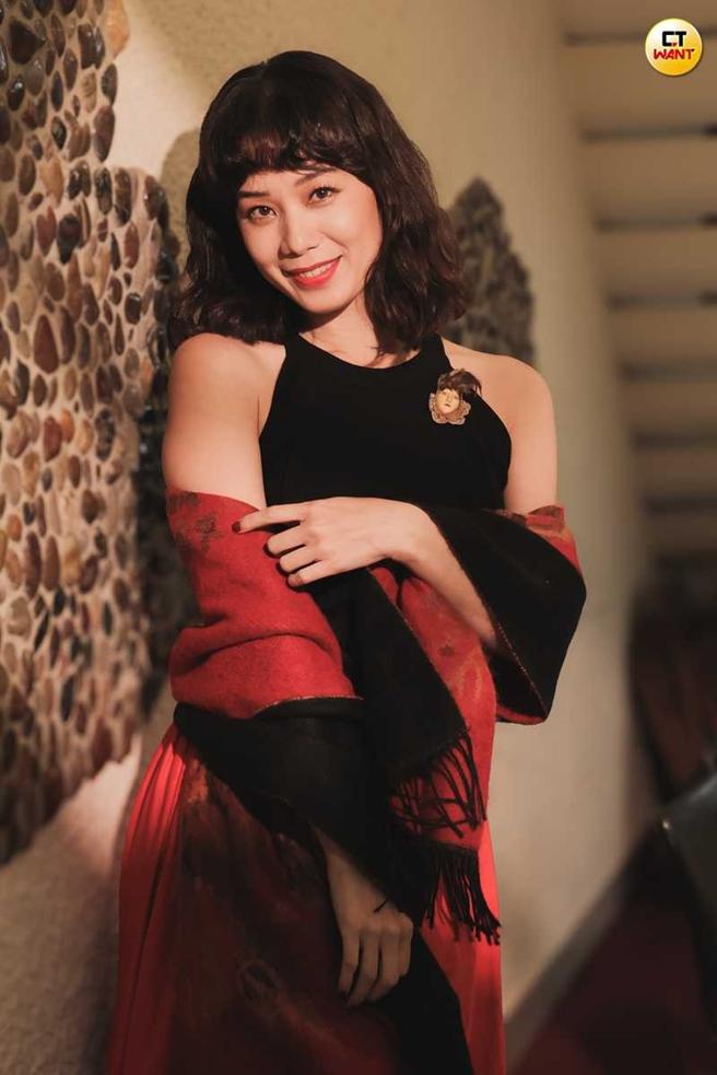 雖然古著是做興趣的副業，但許乃涵非常認真看待這事業，也投入很大的心力。（圖／林士傑攝）