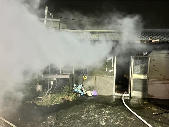 归仁区1栋平房深夜传火警，所幸火势很快就扑灭。（读者提供／曹婷婷台南传真）