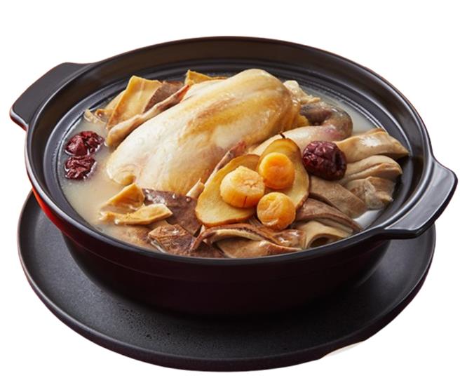 全家推锦霞楼「胡椒猪肚干贝鸡汤」，899元。（全家提供／朱世凯台北传真）
