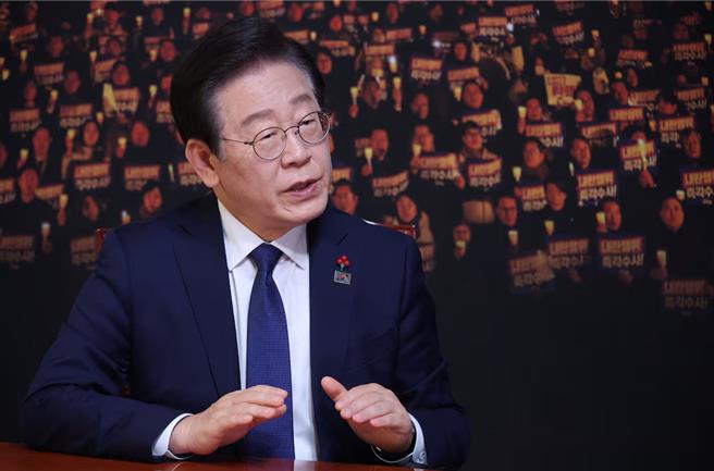 李在明表示，当前恢復国政运营是第一要务，共同民主党愿和所有政党一起，为稳定国政和重塑国际信任展开积极合作。（路透社）