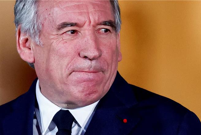 法國新總理白胡（Francois Bayrou）將與各議會黨派負責人會面，首先會與極右翼「國民聯盟」領袖瑪琳·雷朋會談。（路透社）