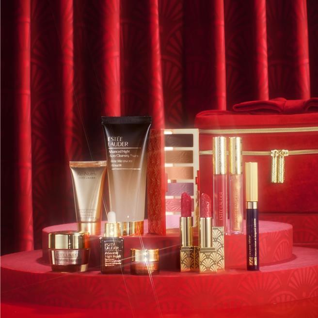 新光三越台北南西店ESTEE LAUDER魔幻奇蹟欢庆礼盒，特价3100元，价值1万6163元，下杀19折。（新光三越提供）
