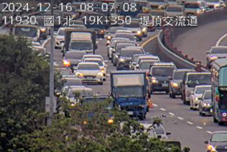 上班快改道！國1堤頂交流道「5車追撞」  回堵7公里