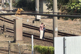 阿里山闯轨翻版！台铁彰化站惊见离谱妈带小孩「站轨道自拍」