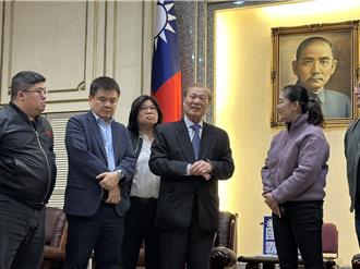 抗議1分鐘修法  綠黨團衝院長室「韓國瑜神隱」⋯枯等1小時僅周萬來現身