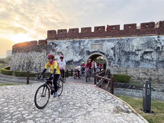 「乘風而騎」年度最終場 千人左營舊城過耶誕