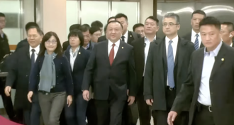 影》雙城論壇上海團抵松山機場！北市府副市長林奕華接機