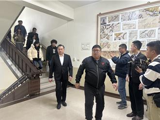 就是要韓國瑜踹共！綠委為選罷法修法2度衝協商現場抗議