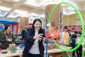 國際機器人競賽南投奪4冠2亞！許淑華體驗無人機引爆笑