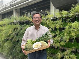 农会总干事化身「雾农大叔」 狂拍影片成百万流量王