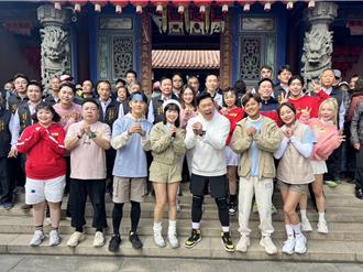 曾國城《民視第一發發發》帶護膝挑戰！12強中華英雄出場同樂