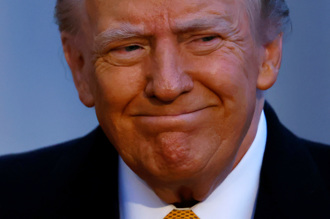 商人本色！ 川普聖誕節前趕發貨 賣完香水又賣新書