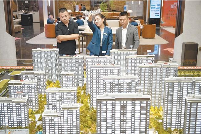 大陸國家統計局：11月一二三線城市商品住宅售價，同比降幅收窄。（中新社）