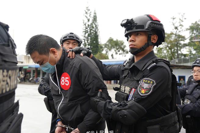 中共黨媒評論：「遠洋捕撈」式違規執法的黑手必須斬斷。（人民日報）