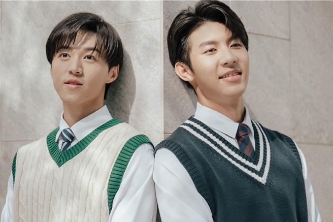 .游书庭（左）和刘丞MV演出青春无敌的恋爱。（艾迪升传播提供）