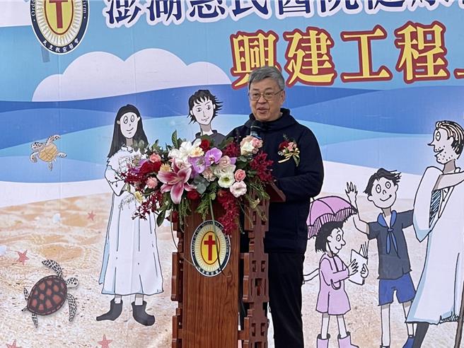 澎湖惠民医院重建工程16日上梁典礼，当时的重建工程代言人陈建仁院士，也亲临现场见证歷史新页。（许逸民摄）