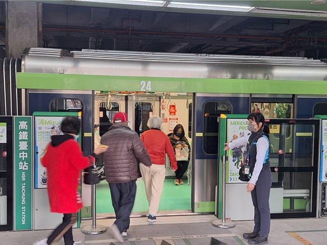 台中捷运公司16日表示，台电公司今早8时许跳电，造成捷运绿线电力异常，部分车站局部月台门受断復电影响。（中捷提供）